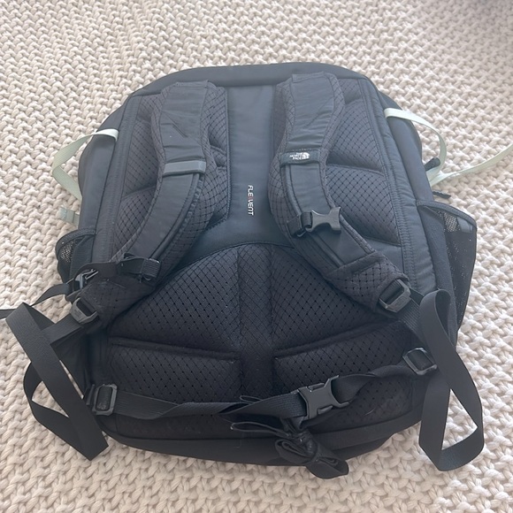 North Face Recon Women’s Backpack Black and Mint - Picture 2 of 7